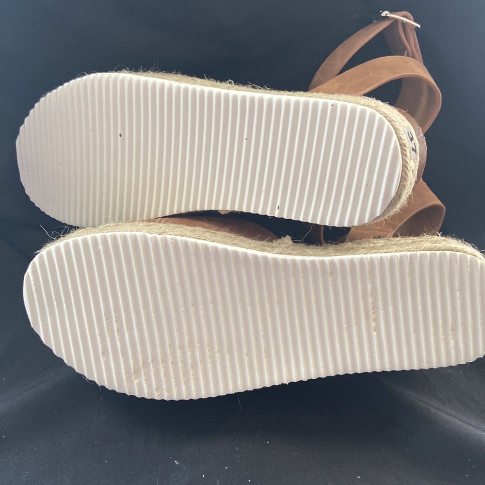 Sandals - Picture 2 of 3